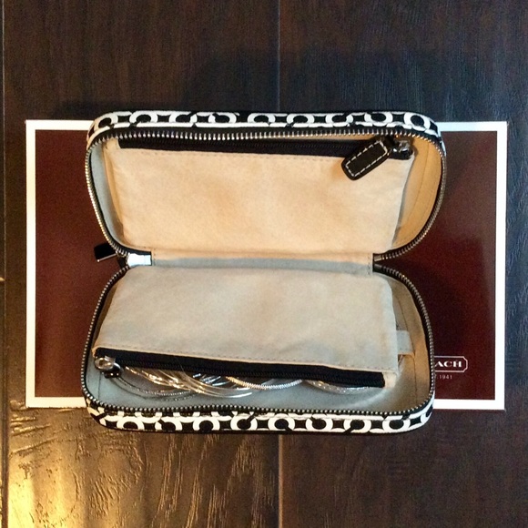 🎉HP!🎉 *NWT* Coach Op Art Jewelry Pouch - Picture 5 of 7